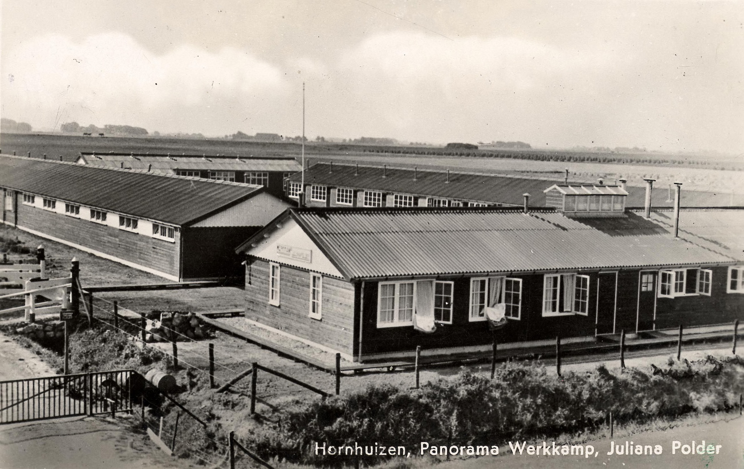 Ansichtkaart van het voormalige werkkamp in de Juliana Polder bij Hornhuizen. Foto: 1939.